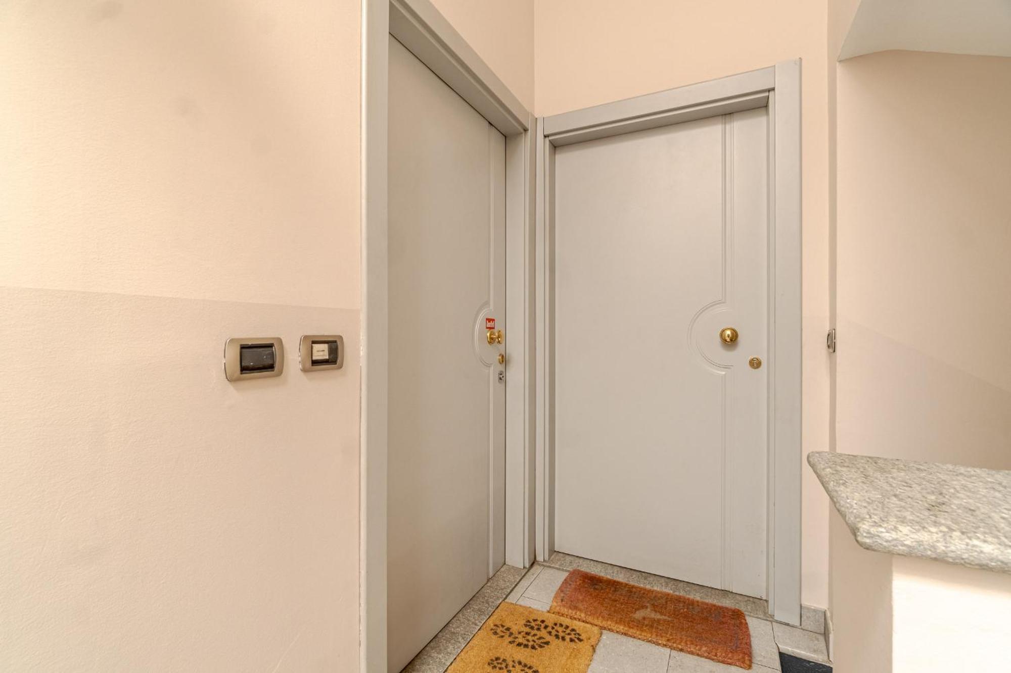 Politecnico & Crocetta Elegant Flat *